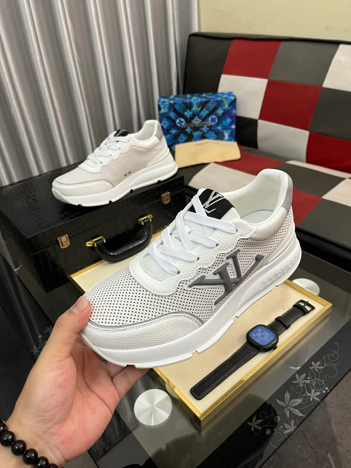 Men's shoes 💰440⌚️⌚️【LOUlS VUlTTON】Louis Vuitton ~ unique and casual style. LV counter purchasing 🏃casual shoes😍😍 are on sale at the men's counter at the same time. Italian imported brands select top-layer Italian cowhide. 🐑Sheepskin lining (refuses to discolor and rub feet) Sole: Original sole specially provided by the original factory 🎬Better in kind Code number: 38-446⃣️Color selection